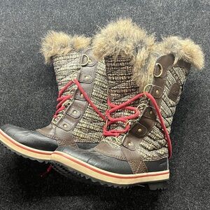 Sorel Women's Winter Boots with Faux Fur and Red Laces